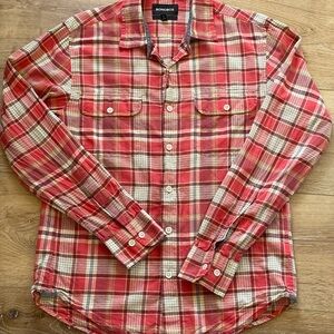 Bonobos long sleeved plaid button up shirt. Slim fit. Good condition. Size M.
